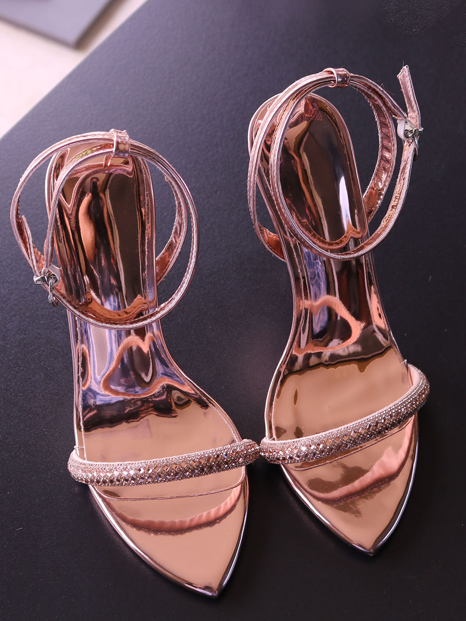 シルバーミラーラッカーレザーのハイヒールサンダル、ラインスト - Rhinestone Sandal Women のレビューと価格